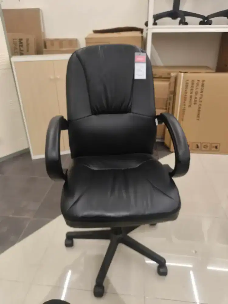 Kursi kantor minimalis