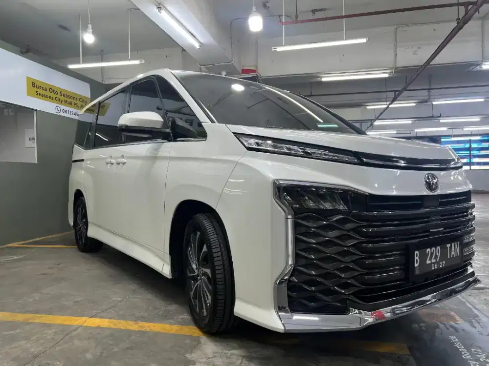 Voxy AT 2022 putih adiknya allphard