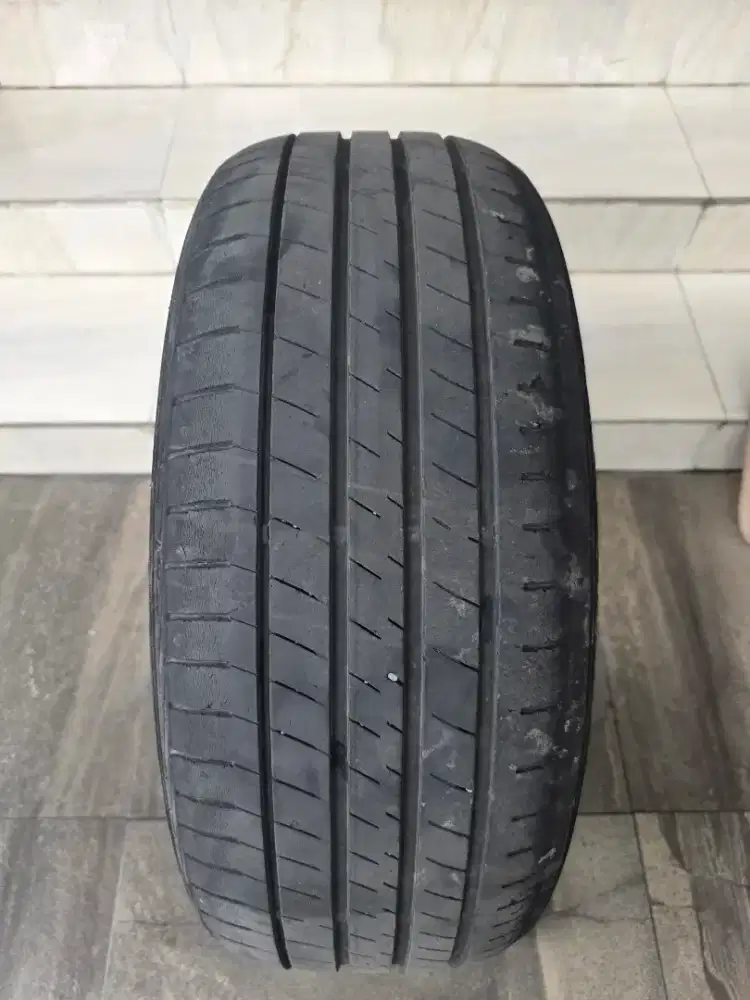 Ban 215/55R17 Dunlop LM705 (Pemakai)