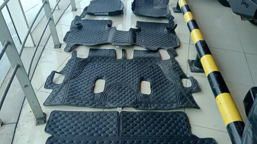 Karpet Mobil 7D Avanza Veloz Black Coil