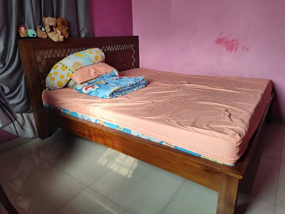 Tempat tidur dan kasur