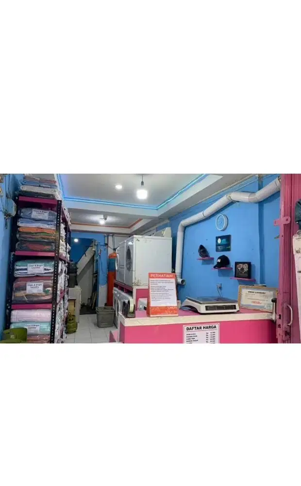 Loker laundry bagian setrika uap