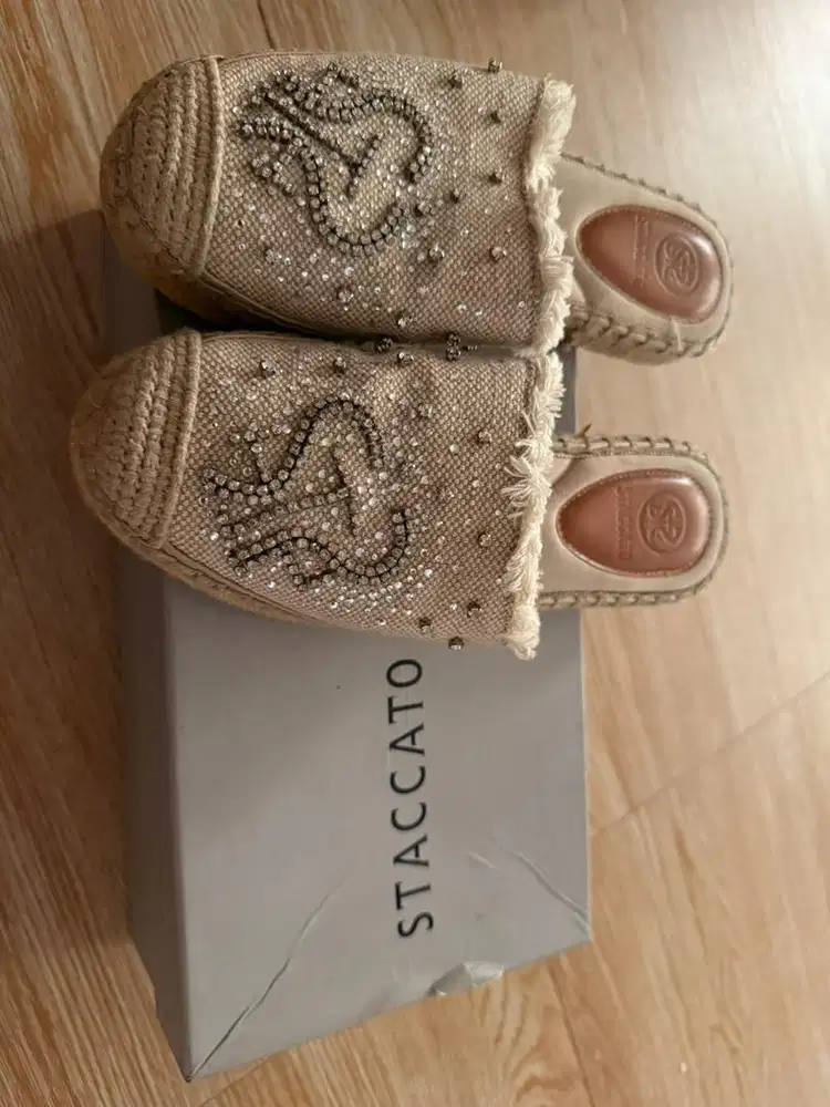 Sandal slop wanita stacato