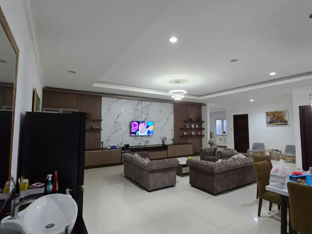 rumah mewah 2 lantai di main road Lembang - Bandung