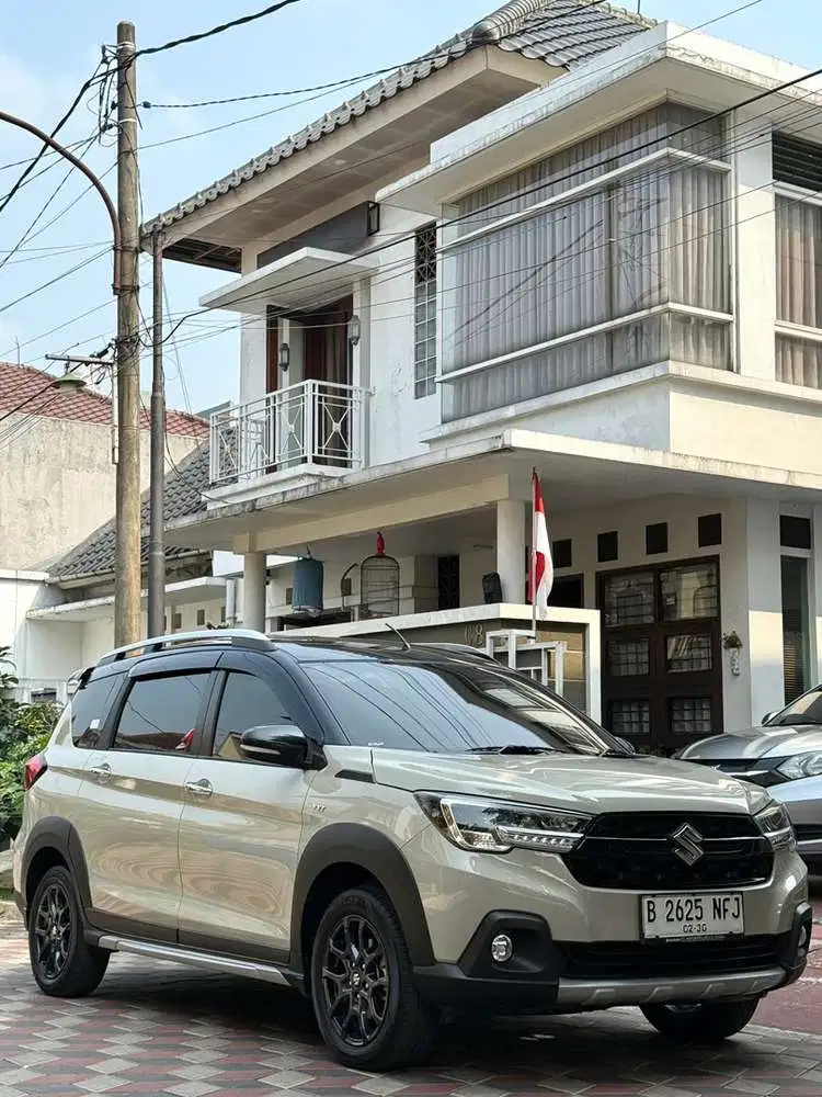 SUZUKI XL7 ALPHA HYBRID AT 2025 LOW KM