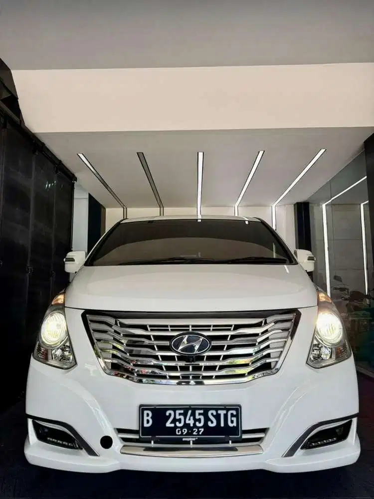 Hyundai H-1 2016 Royale Limited Gasoline Super Special Terawat