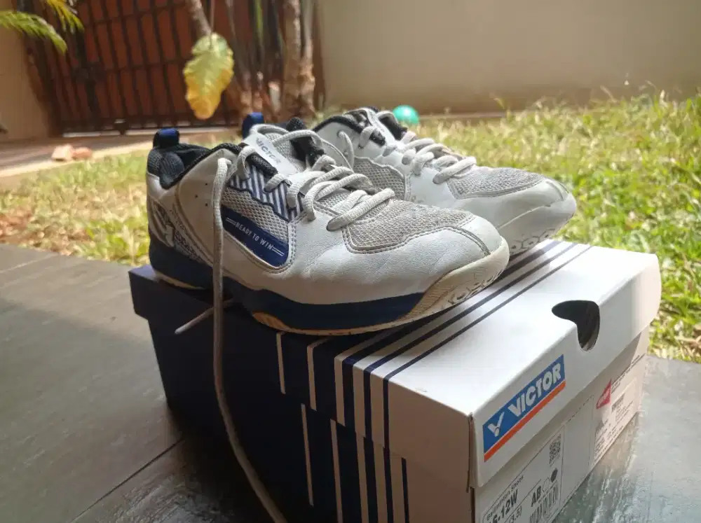 Sepatu Victor second size 38