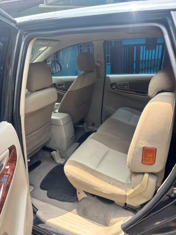 Jual mobil kijang innova 2014 tipe V (tertinggi) MT bensin