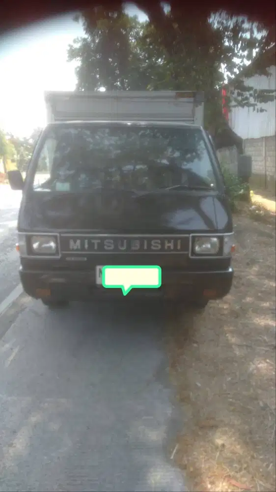 Mobil semi box Mulus
