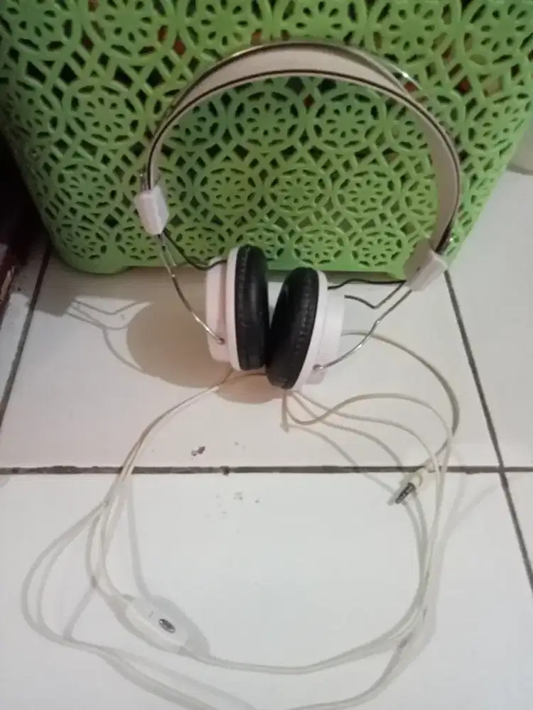 Headphone nyala tapi g ngebas