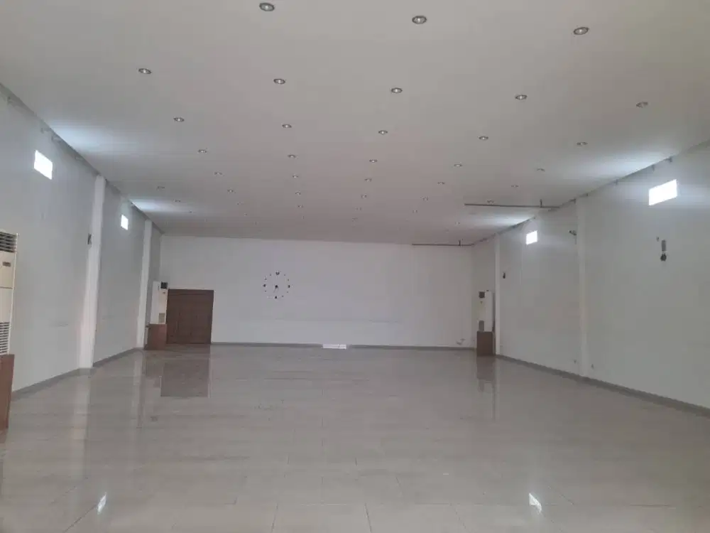 Disewakan Gedung Serbaguna Cocok Untuk Usaha di mainroad Jalan BKR