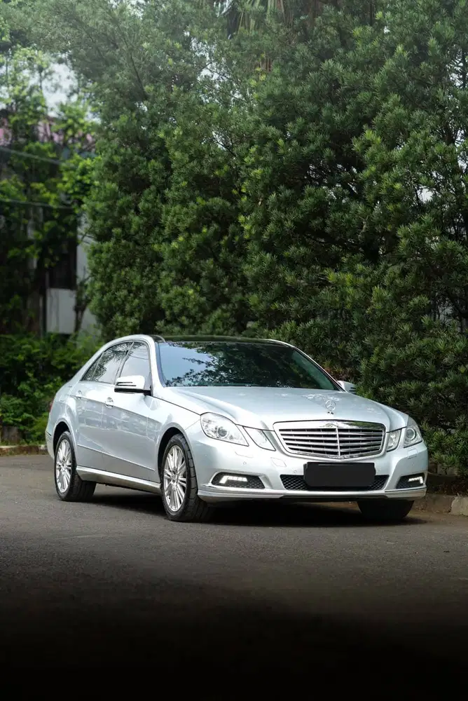 MERCEDES BENZ E300 ELEGANCE (AT) 2009 LOW KM RARE ITEM!