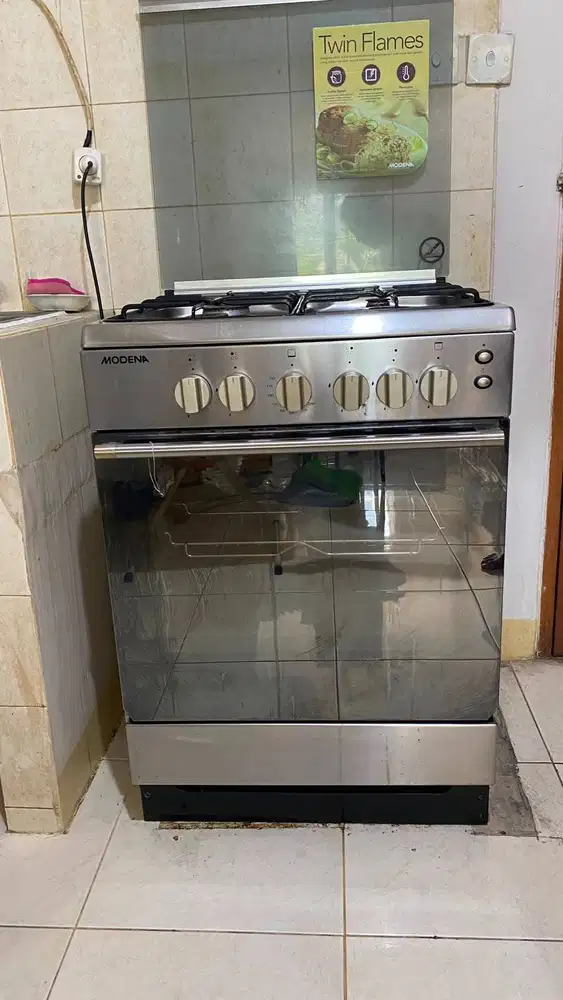 Kompor Modena Freestanding 4 tungku + Oven