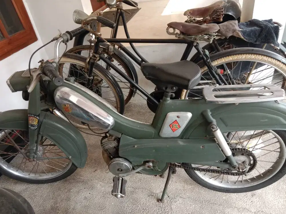 Mobilette 1996 50 cc dan sepeda ontel laki