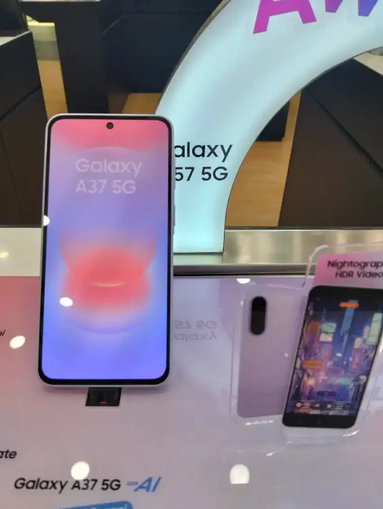 Mau Handphone baru, tapi belum gajian? HomeCredit solusinya