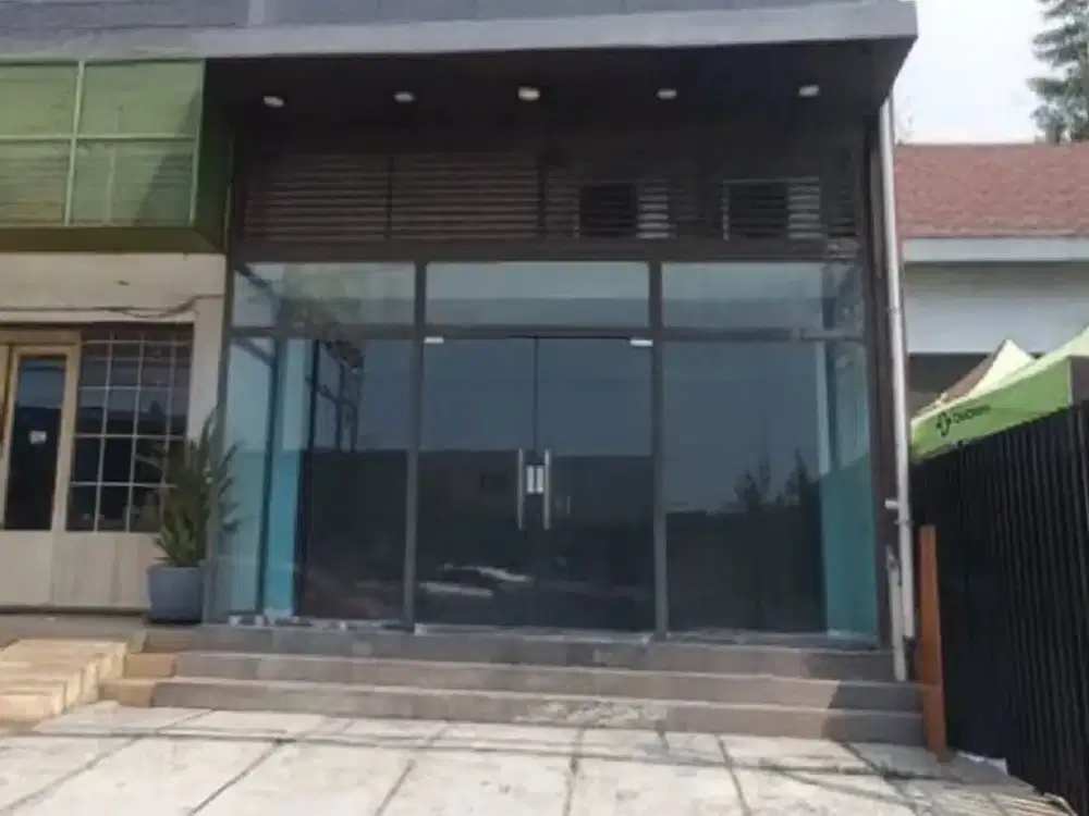 SEWA RUKO RAPIH EX SHOWROOM INTERIOR DILOKASI SUPER STRATEGIS!
