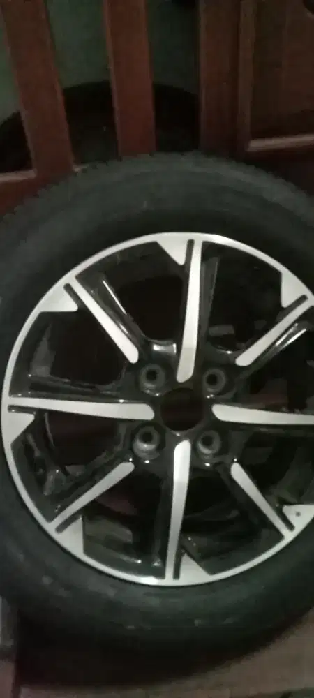 Velg dan ban kondisi masih bagus