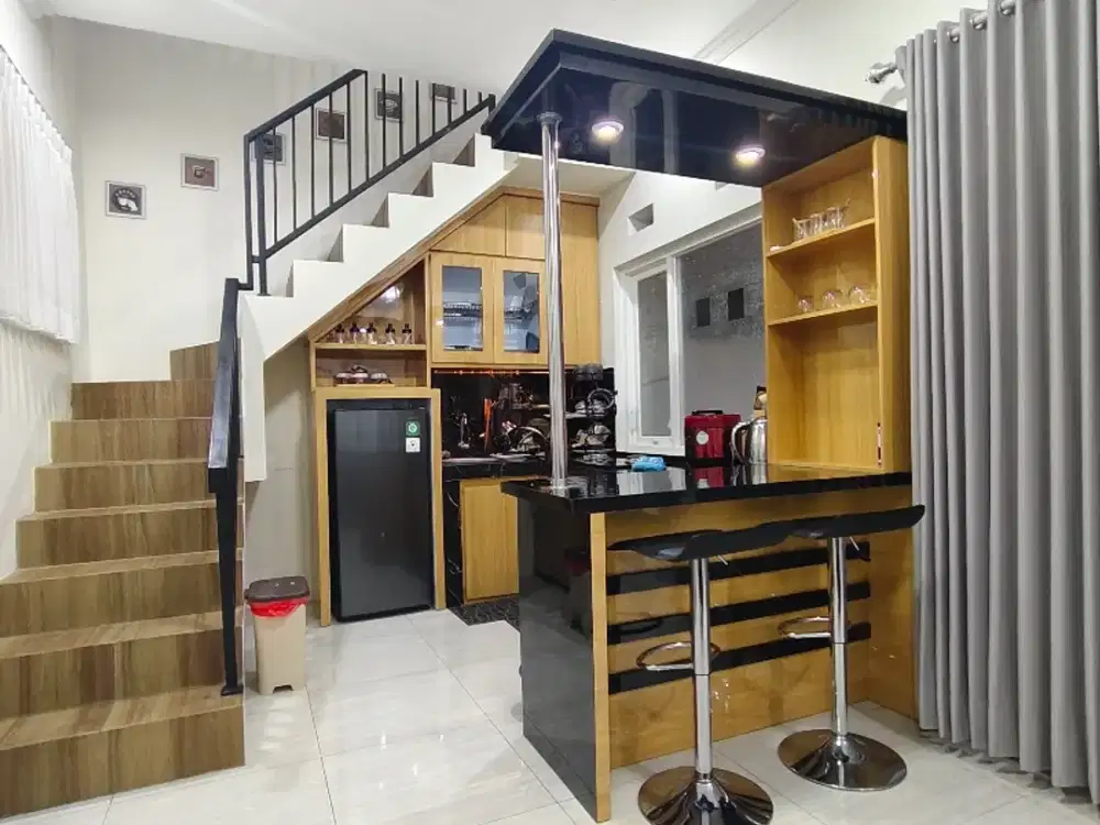 VILLA  3 LANTAI ROFTOP DAN KOLAM RENANG