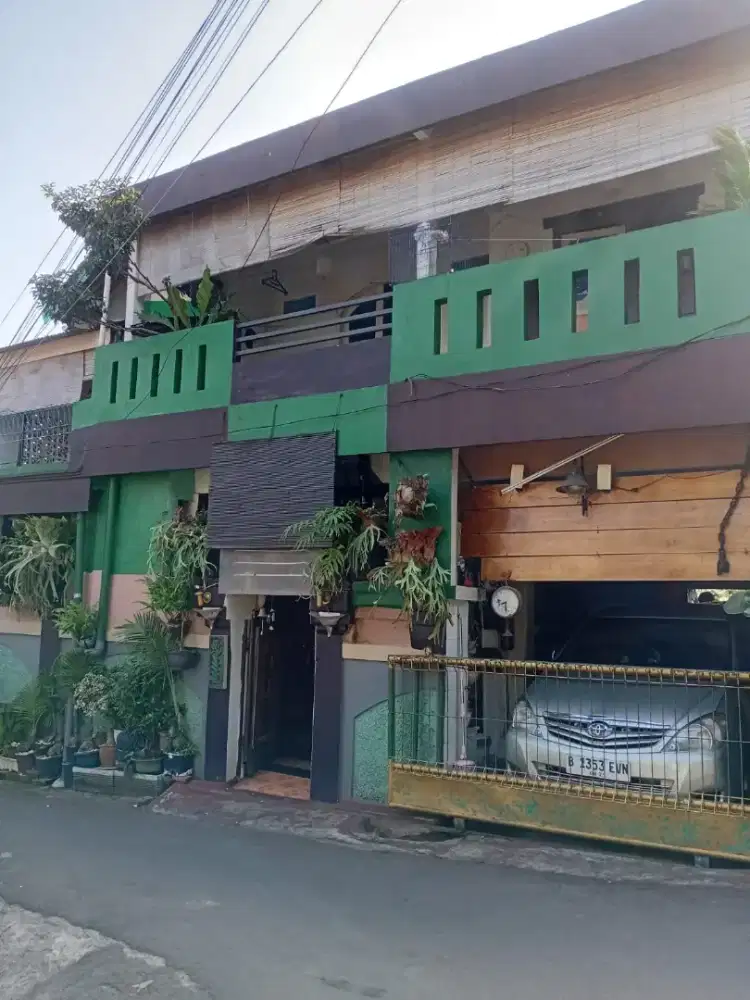Di jual rumah luas tanah 100m dan luas bangunan 200m