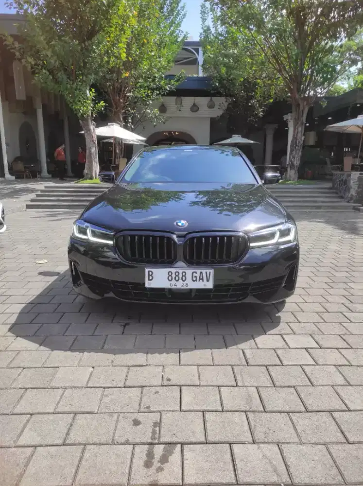 BMW 530i opulence 2.0 AT turbo 2023
