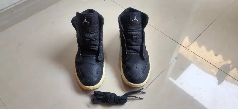 Air Jordan 1 Mid 'Multi-Color Swoosh Black'