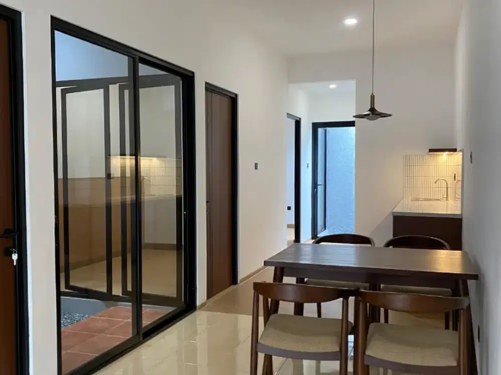 DIJUAL RUMAH, BARU RENOVASI BONUS MEJA MAKAN DAN KITCHEN SET CISARANTEN
