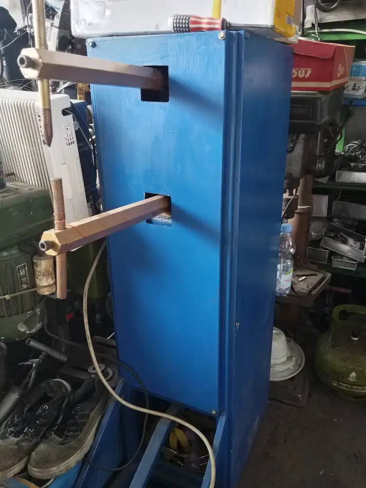 Spot welding bekas kapasitas 35 kVA dengan sistem tuas manual