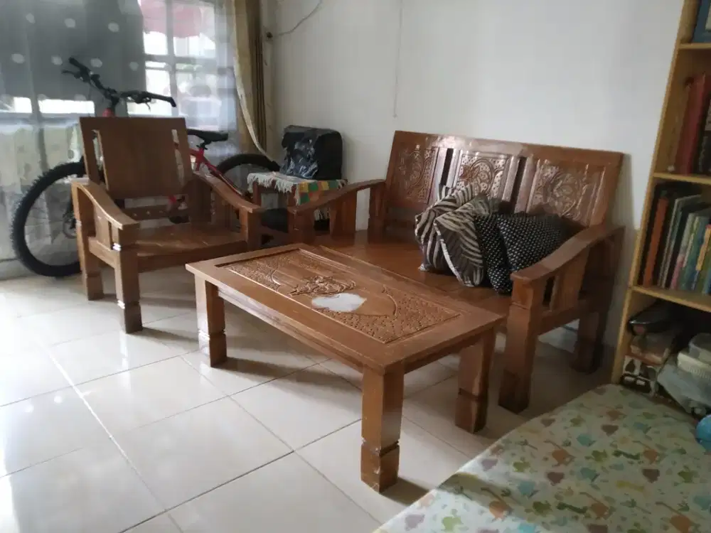 1 set meja bangku kayu