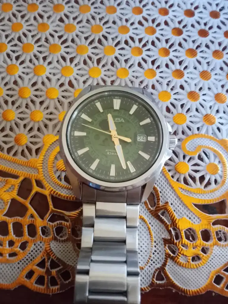 Jam tangan otomatis..