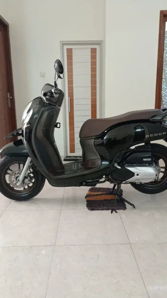 Scoopy Prestige 2022 Warna Hitam Glossy
