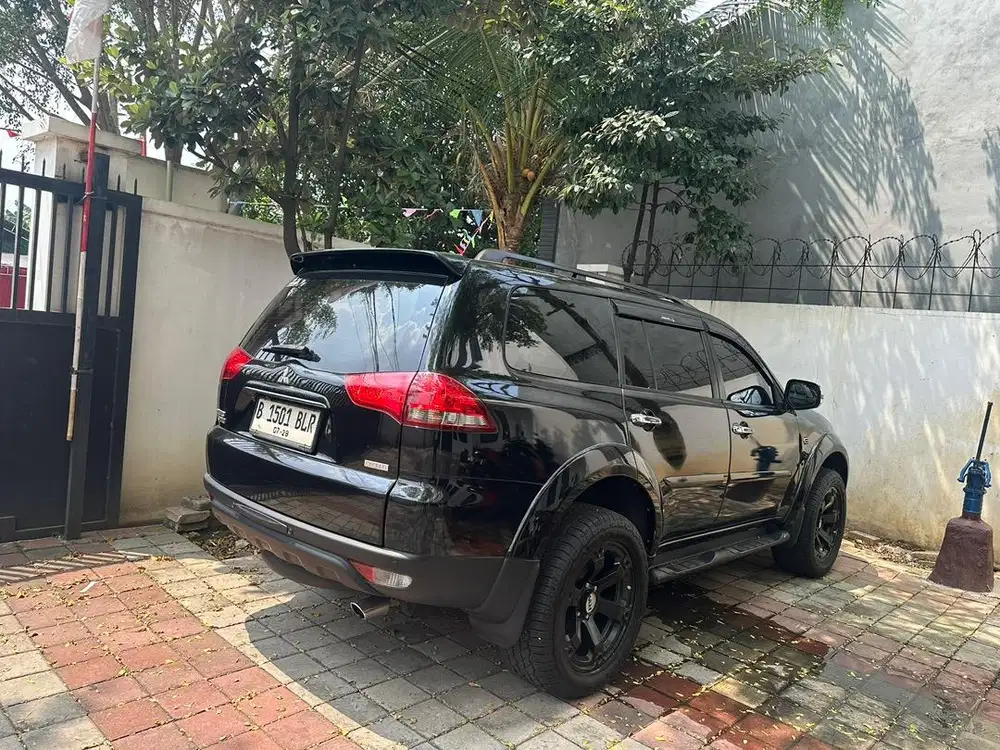Di jual pajero sport