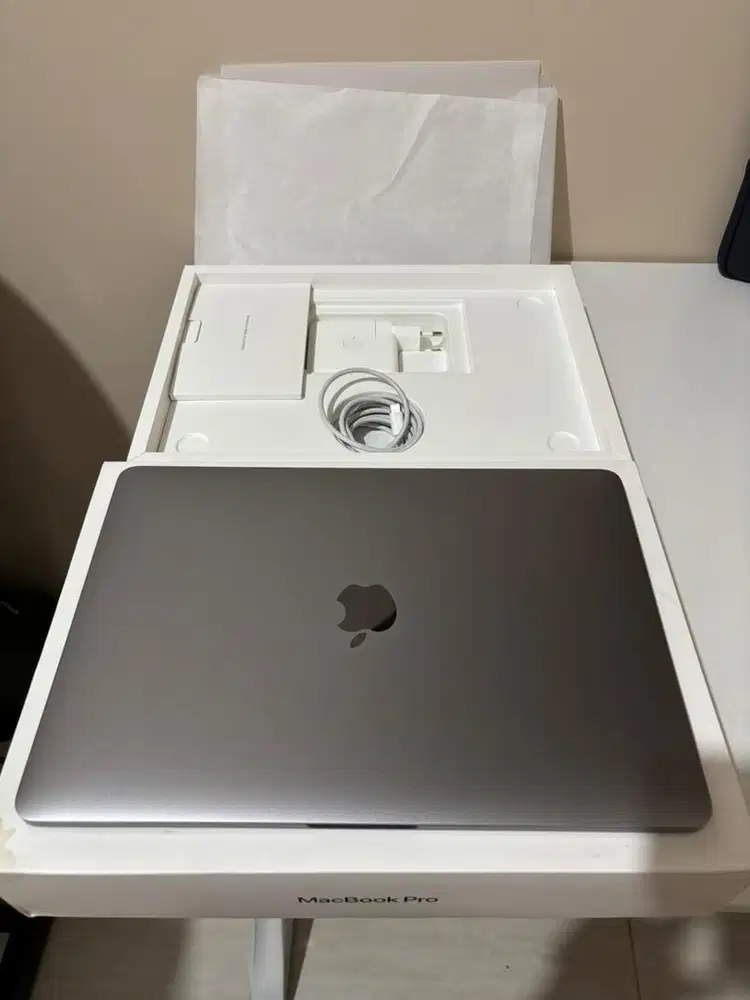 Macbook pro m2 8/256 ibox