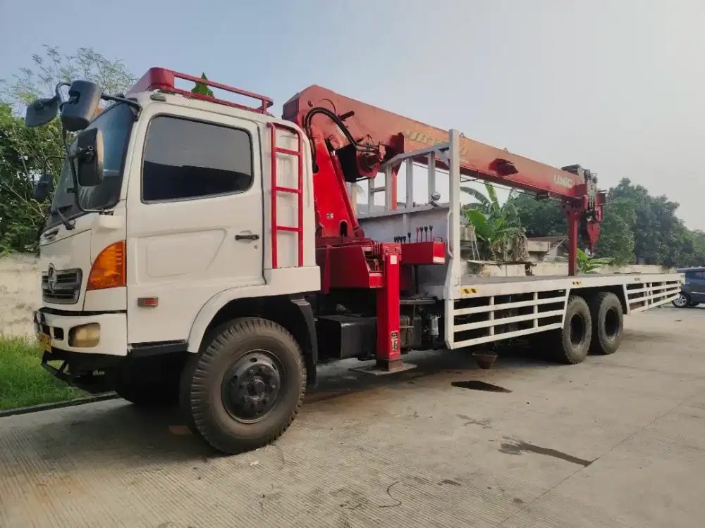 Truck Crane 15T Hino Flatdeck 2012