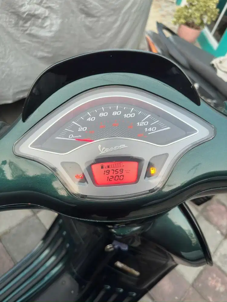 Jual vespa sprint 150 iget ABS, warna asli merah. jadi Racing Sixties