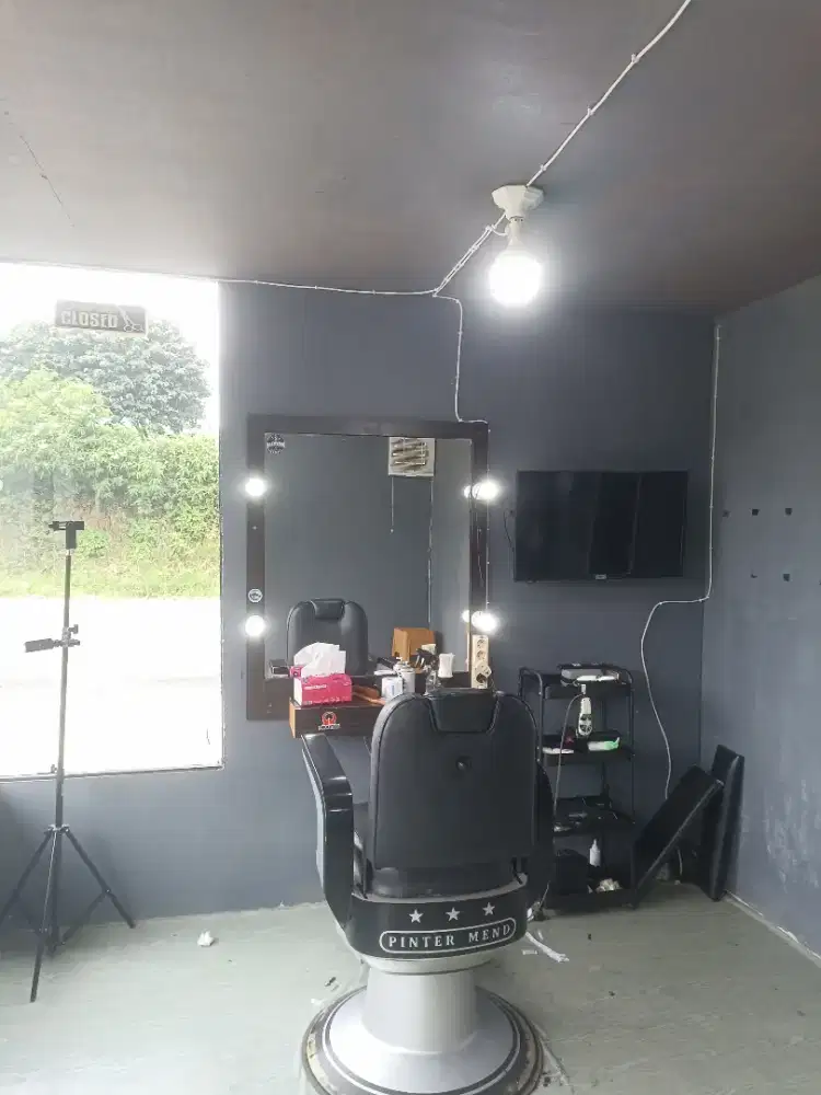 TUKANG CUKUR ATAU KAPSTER