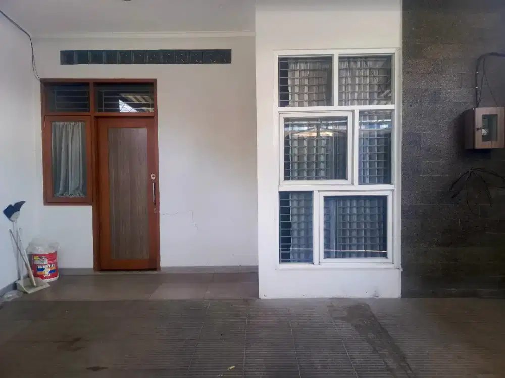Disewakan rumah 2 lantai daerah pasirkaliki