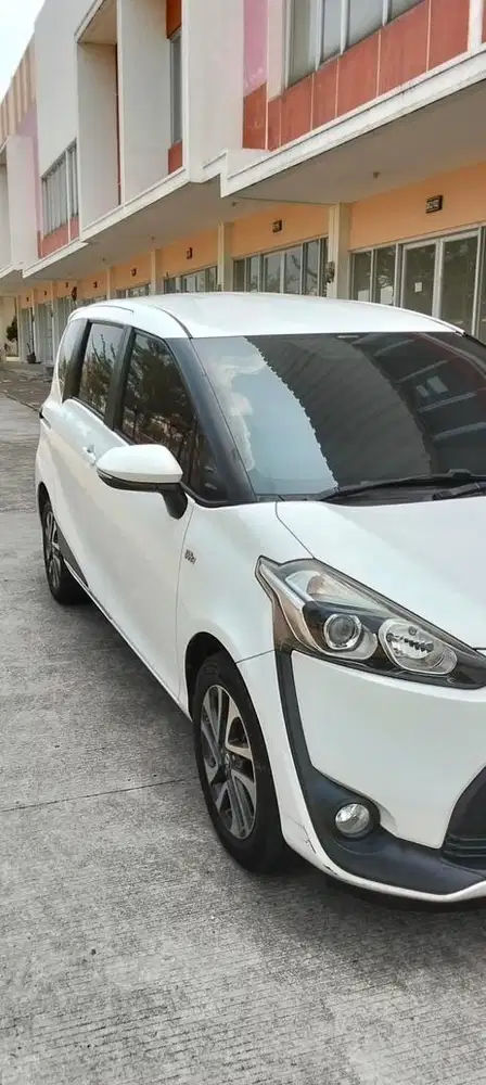 Toyota Sienta V automatic 2016