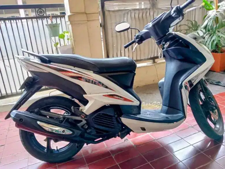 Yamaha Xeon Carbu 2012 putih mulus mantap