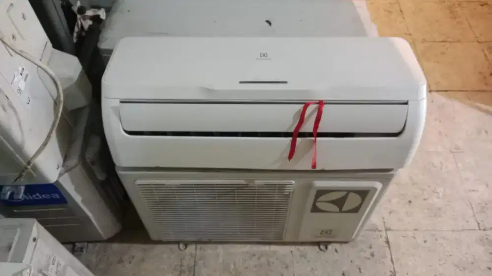 Jual ac electroluc 1/2 pk R 410 lowwat 360 watt kondisi 95% ori smua