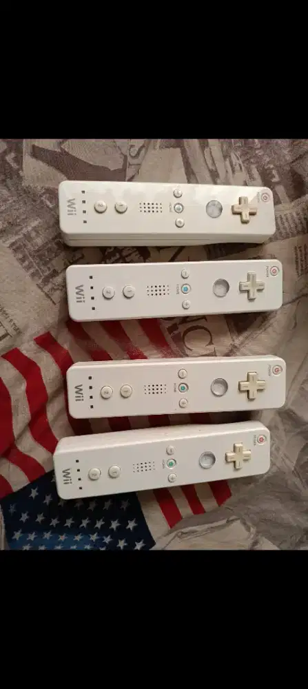 Dijual borongan 4 pcs remote Nintendo Wii dan 2 sarung silicon