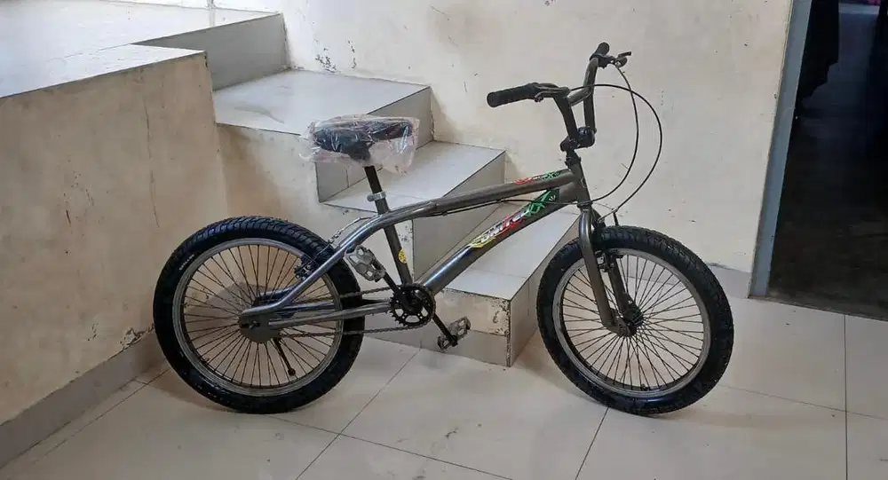 Sepeda BMX United Silver Ukuran 20
