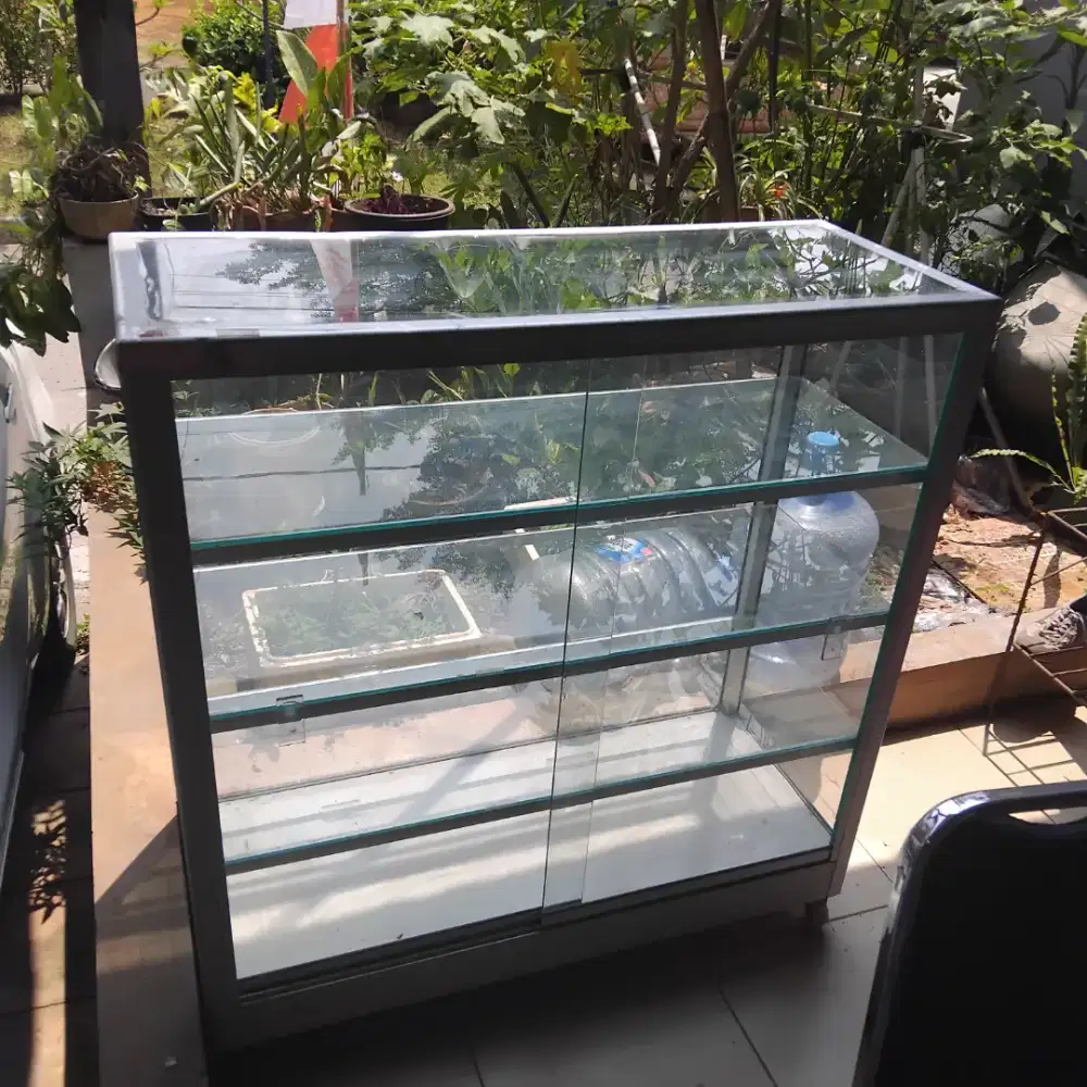 Etalase Kaca (100×100×40 cm)