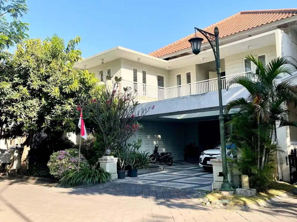 Regency 21 jual rumah mewah semi furnished strategis dekat Raya merr