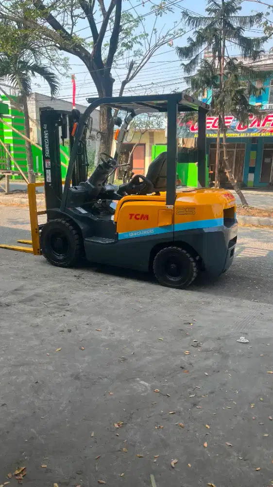 Forklift TCM 2,5 Ton,Manual,Tiang 3 Meter,Mesin Isuzu C240,Tahun 2019