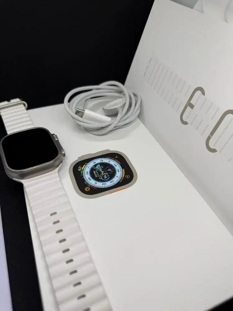Apple Watch Ultra 49mm Titanium and Ceramic case