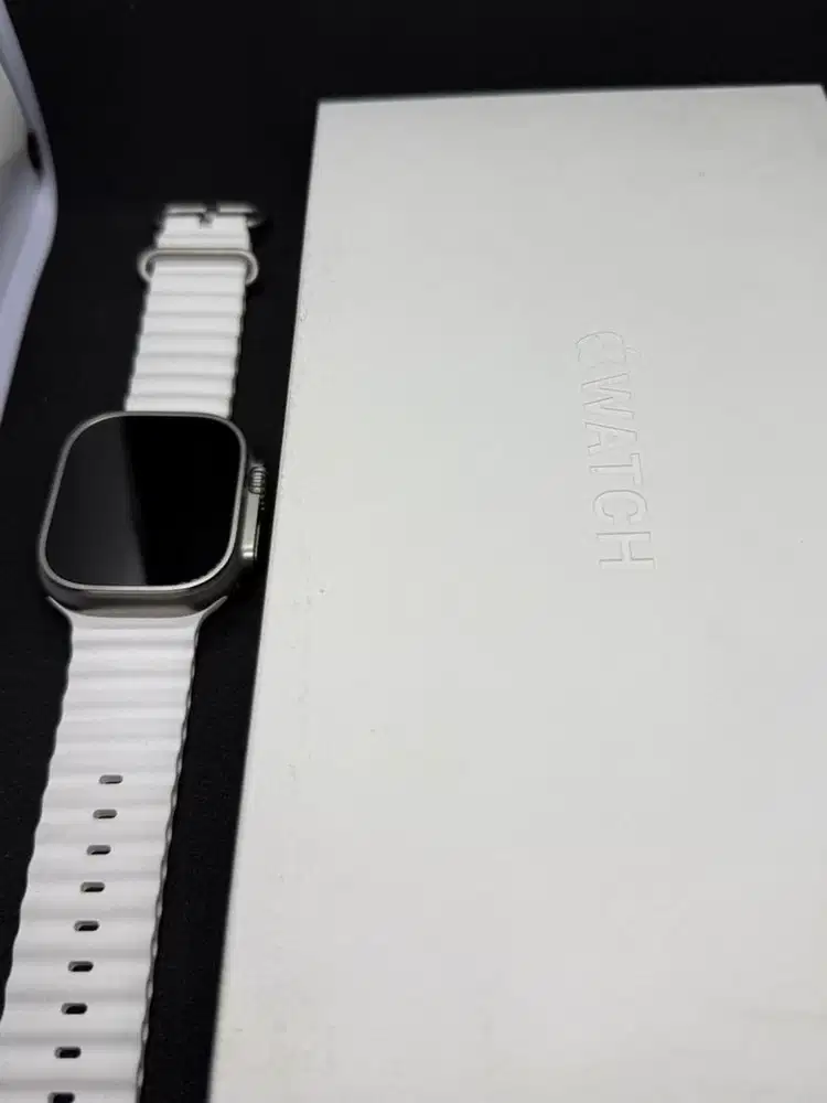 Apple Watch Ultra 49mm Titanium and Ceramic case