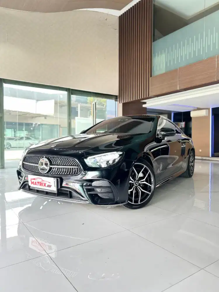 Mercedes-Benz E200 coupe AT Matic 2023 Facelift . Mercy e200