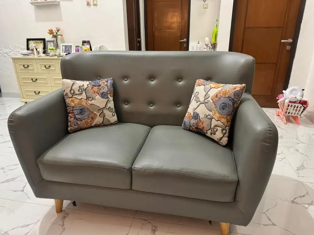Dijual Sofa bekas tampak Baru!!