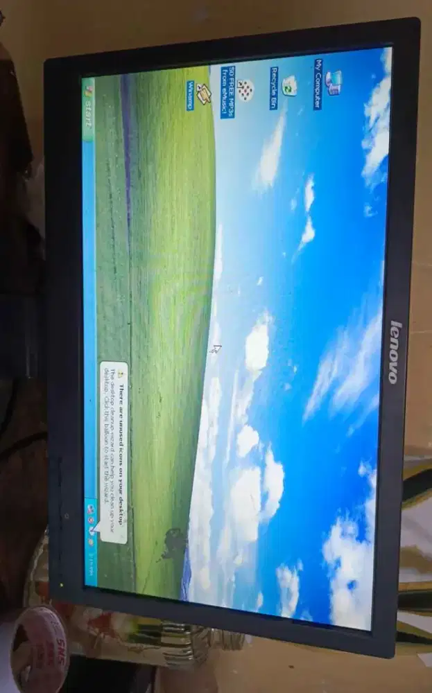 Monitor Komputer Lenovo