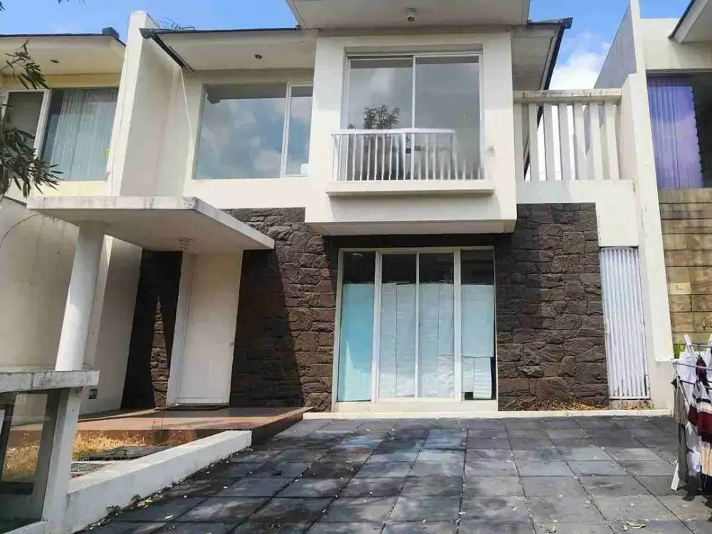 Rumah 2 Lantai Royal Residence Wiyung